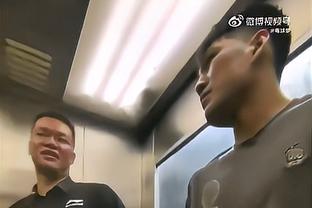戴伟浚：韩国球员撞都撞不动，李刚仁有点梅西的样子